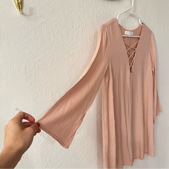 ASTR The Label Shift Dress Blush Pink Lace Up V-Neck Bell Sleeve Lined S - Picture 5 of 10